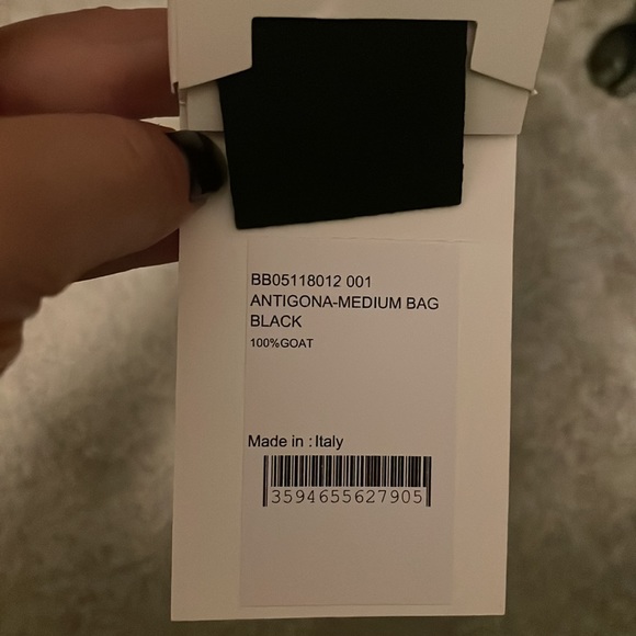 Givenchy Medium Antigone Shoulder Bag - Picture 6 of 6